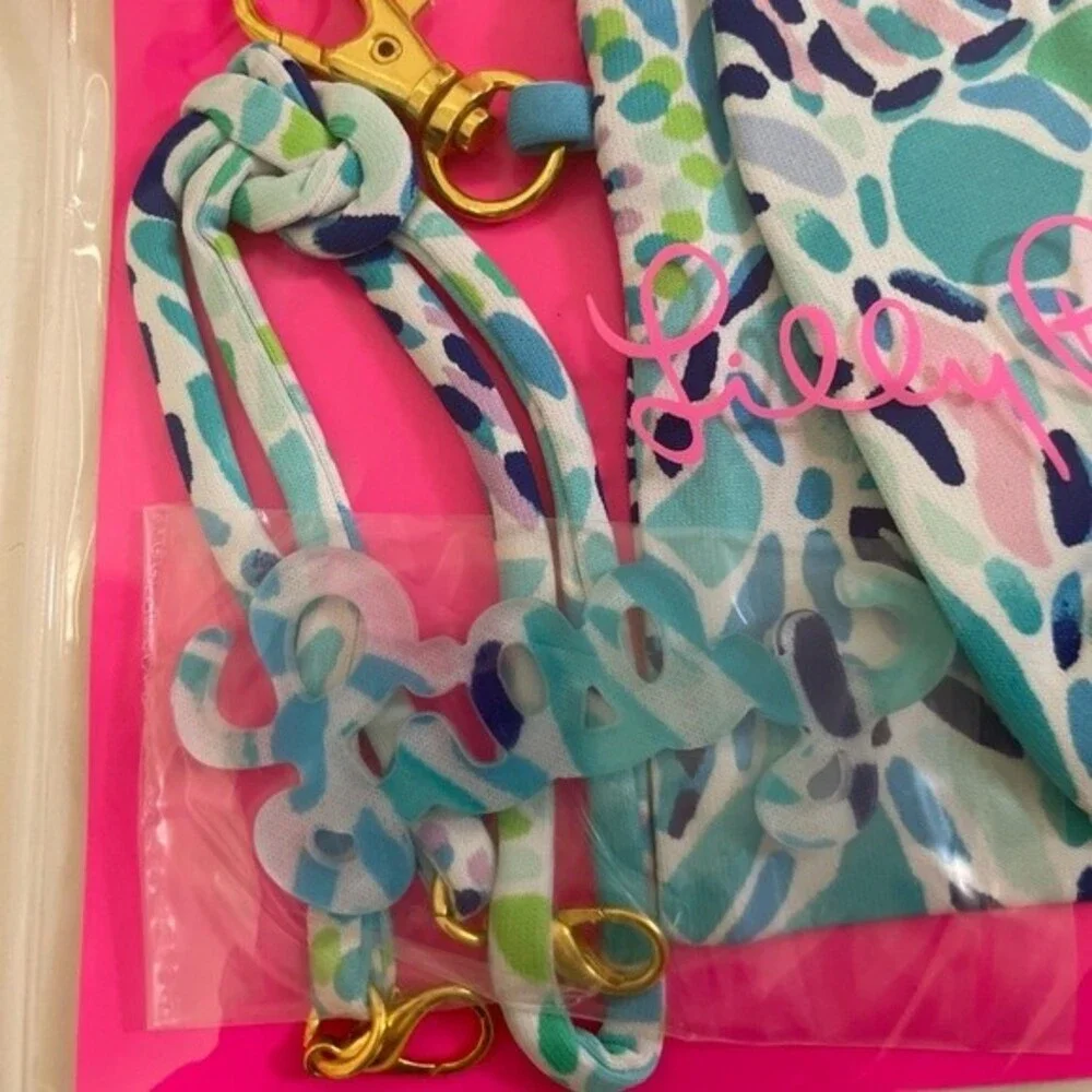 Lilly Pulitzer On The Go Face Mask Set with Lanyard Blue Ibiza Print